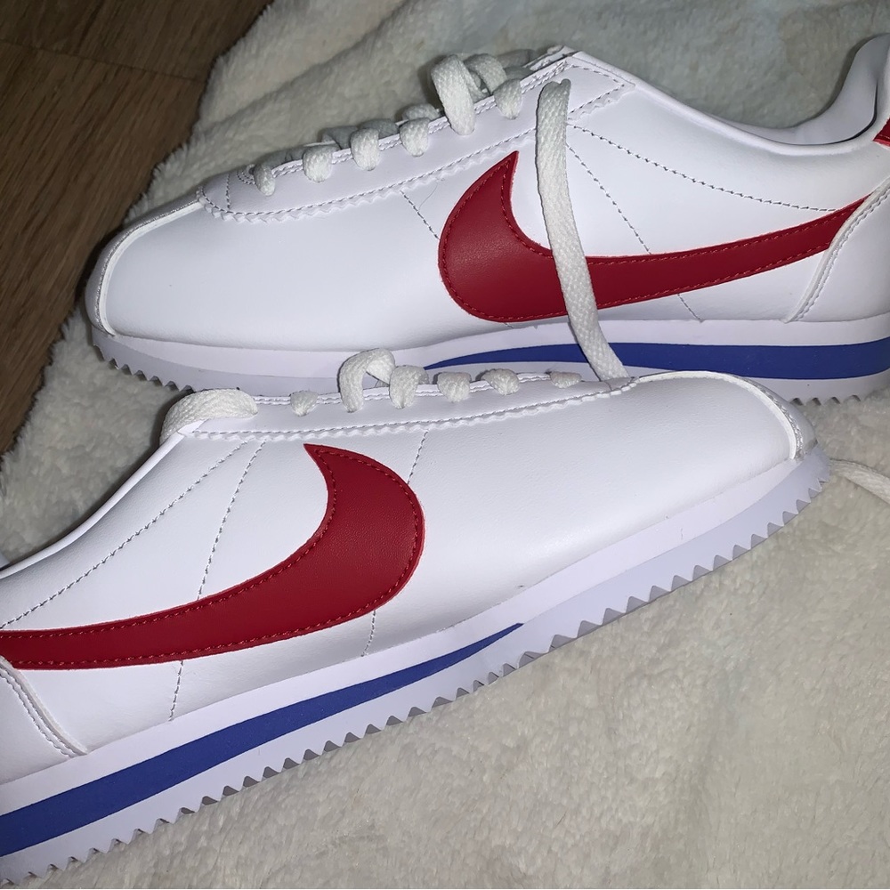 Brand new never worn Nike Cortez leather shoes❤️🤍💙